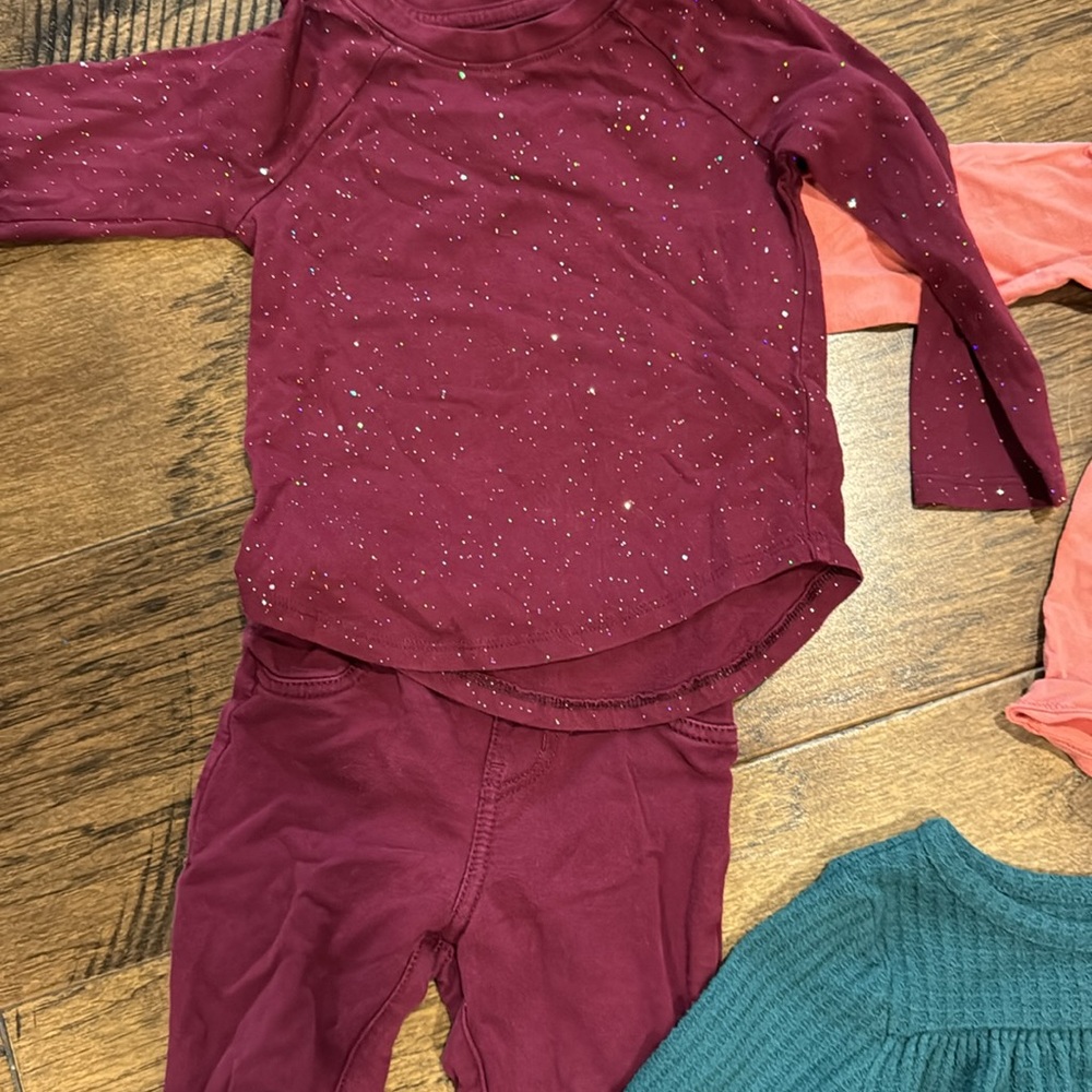 2T long sleeves - Picture 2 of 4